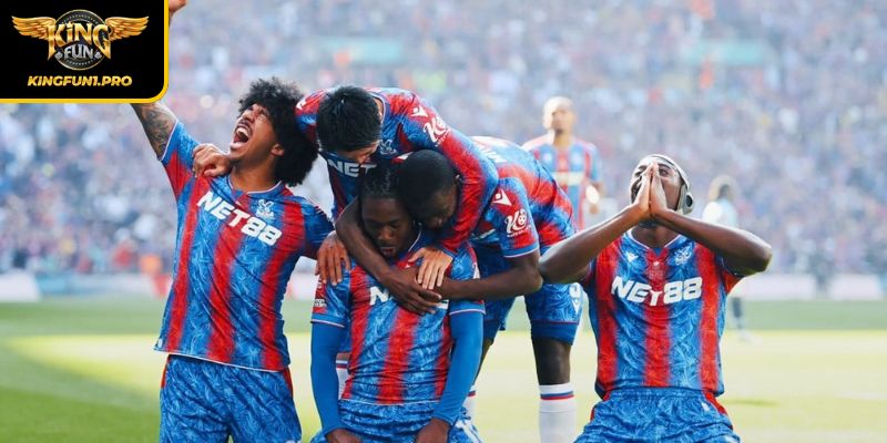 Crystal Palace thiết kế áo đấu mới hiện đại, táo bạo và giàu bản sắc